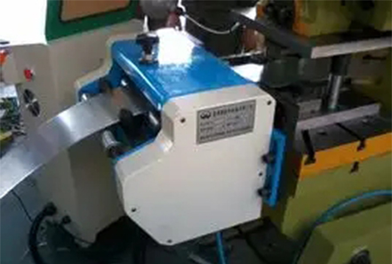 為什么沖床送料機(jī)要放松裝置？